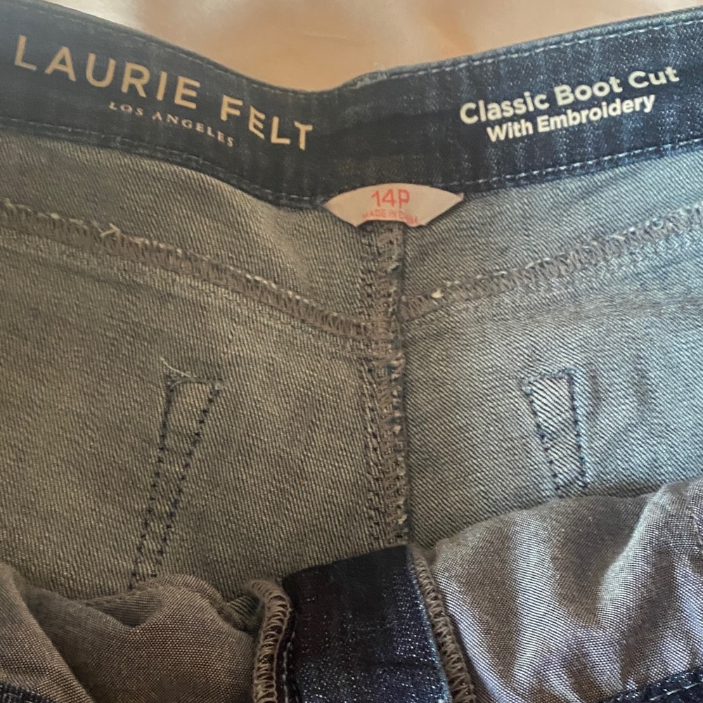 Sale 🌹Laurie Felt Blue Jeans with Pink Floral Embroidery - Picture 3 of 15